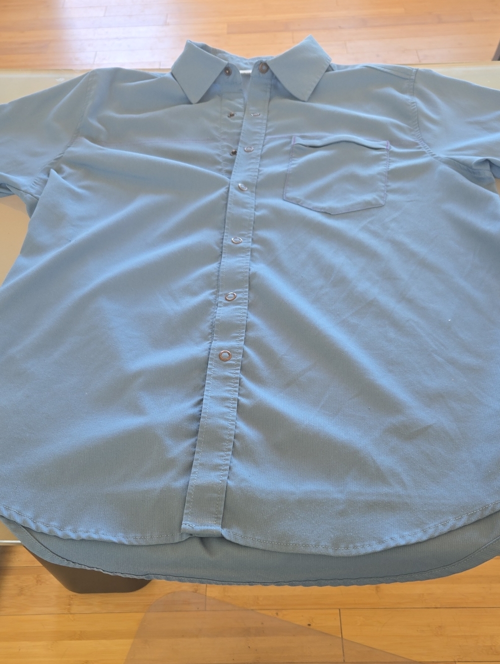 Men's Casual Light Blue Short-Sleeve Button-Down Shirt with Chest Pocket